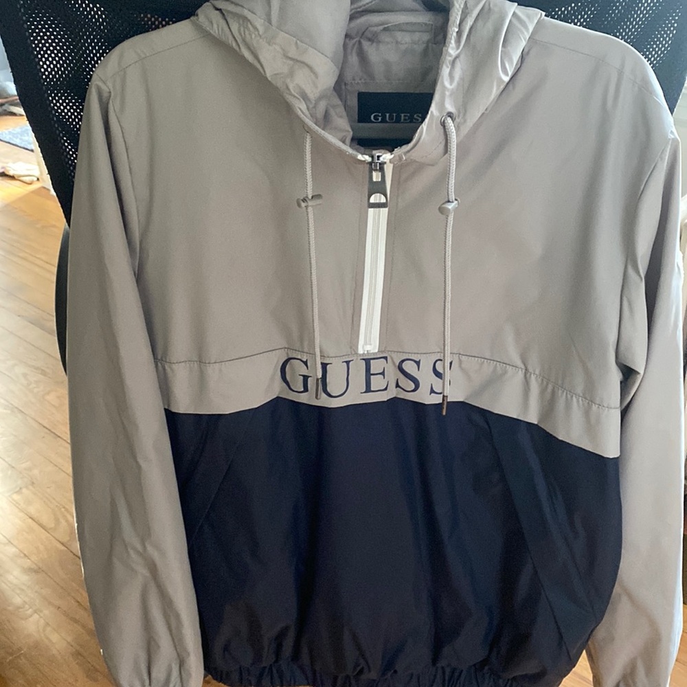 Guess pull over